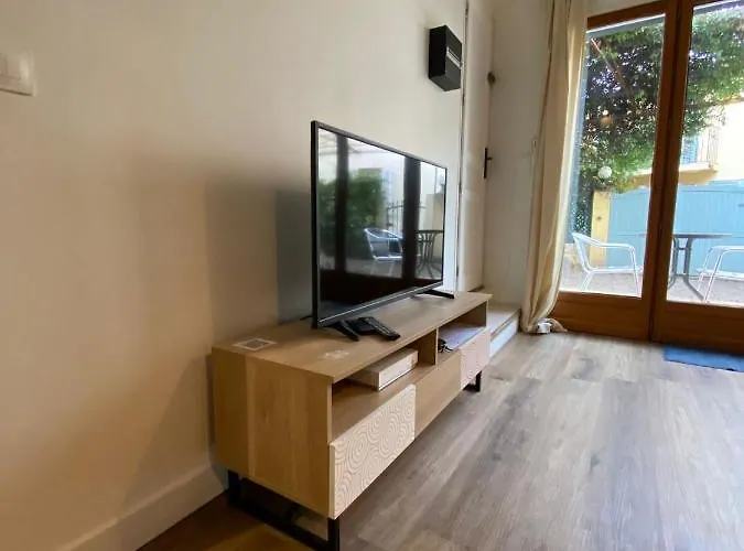 Cote Cour Apartment *